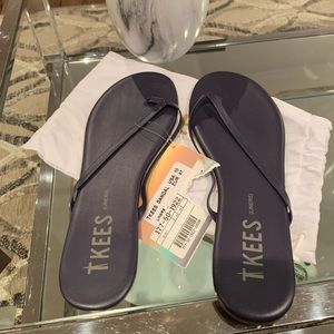 Tkees Sandals Size 10